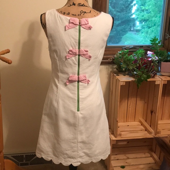 Lilly Pulitzer Dresses & Skirts - Lily Pulitzer dress with pink bows & scalloped hem
